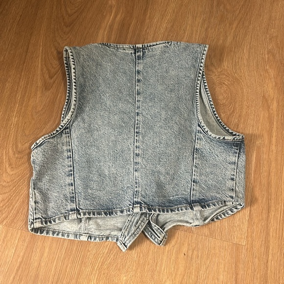 Zara Jean Vest💙 - Picture 3 of 4